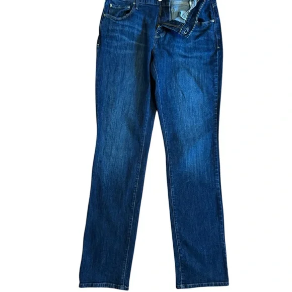 Like New Woman’s Levi’s Jeans - Picture 4 of 10